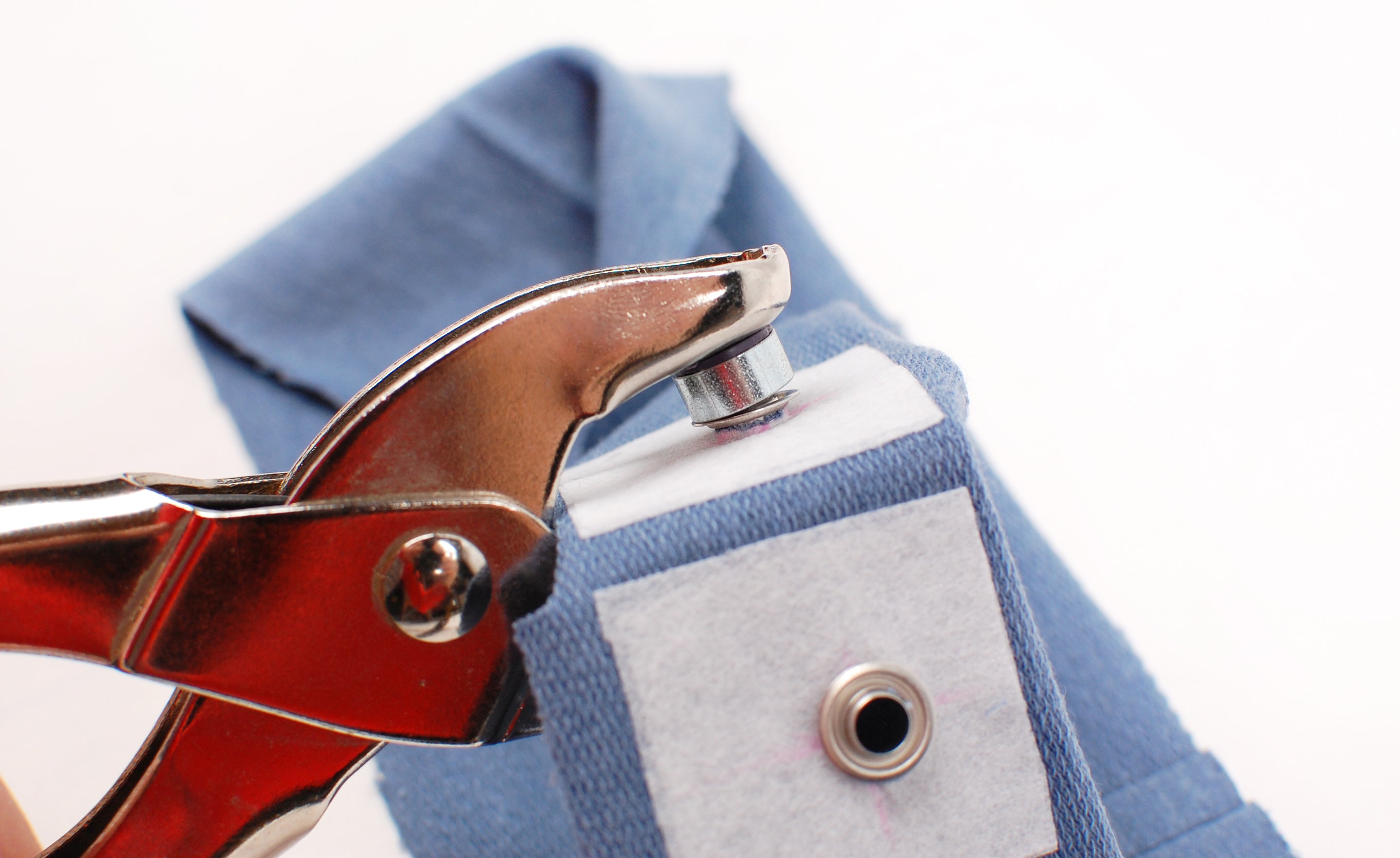 Dostim jingalak qoramagiz itni qopol tarzda sikadi, u histerik tarzda nola qiladi. Yuqori sifatli porno bilan eshak konfeti